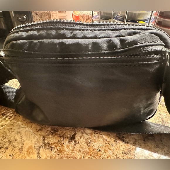 Lululemon “original” everywhere belt bag - Picture 7 of 10